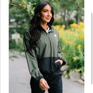 ✨NWT Zyia pullover✨